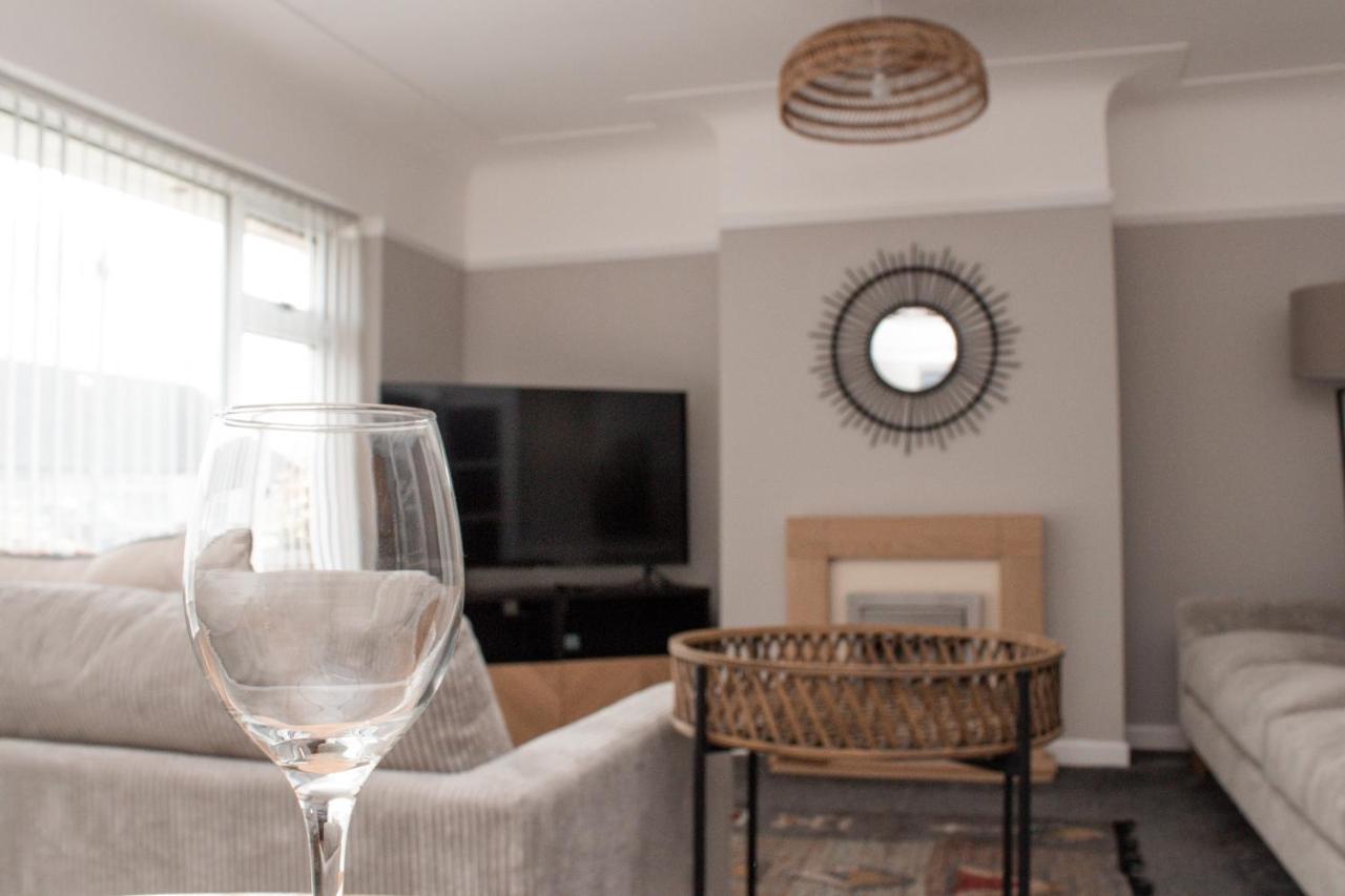 Cosy 3Bed Bungalow In West Kirby, Free Parking Frankby ภายนอก รูปภาพ
