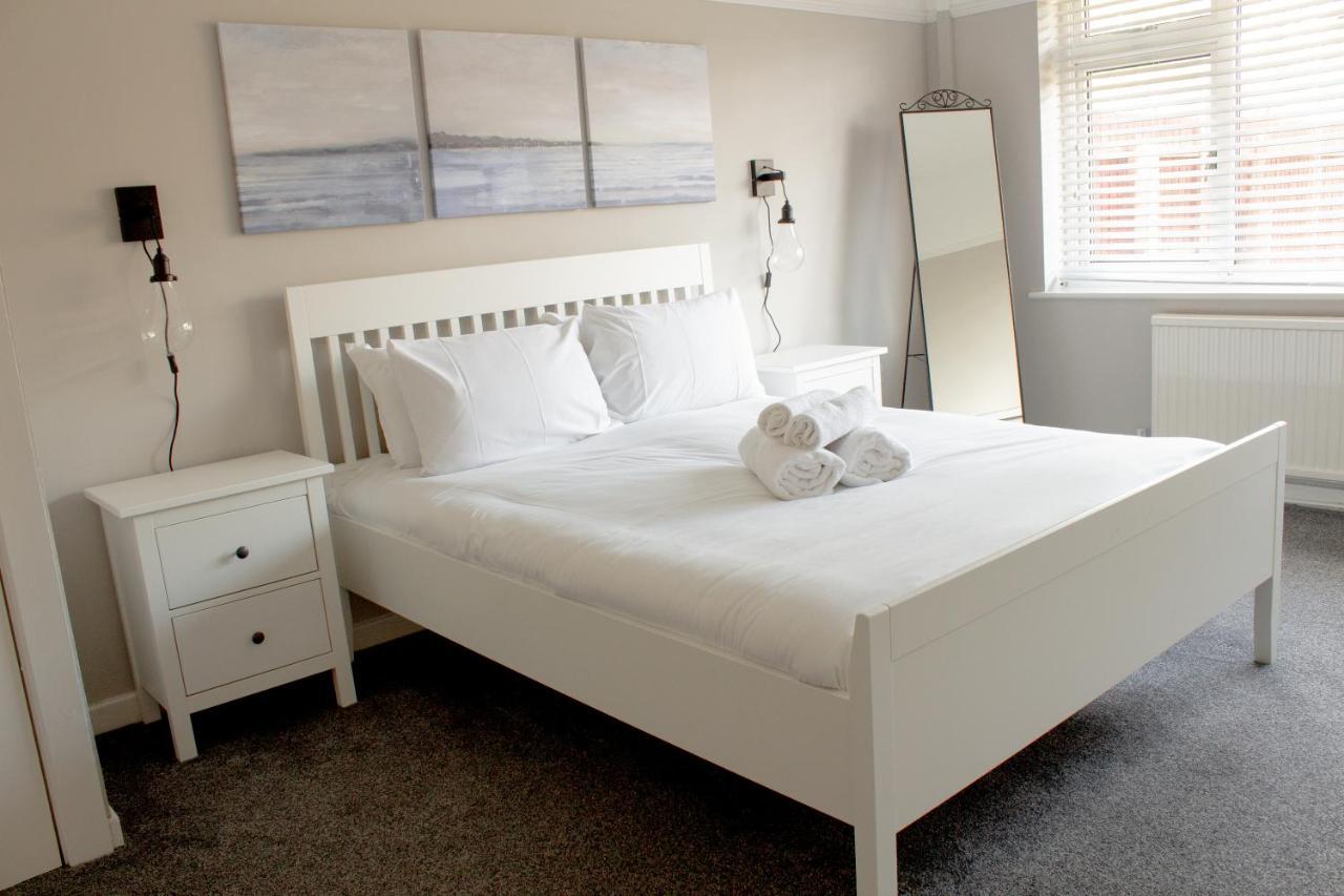 Cosy 3Bed Bungalow In West Kirby, Free Parking Frankby ภายนอก รูปภาพ