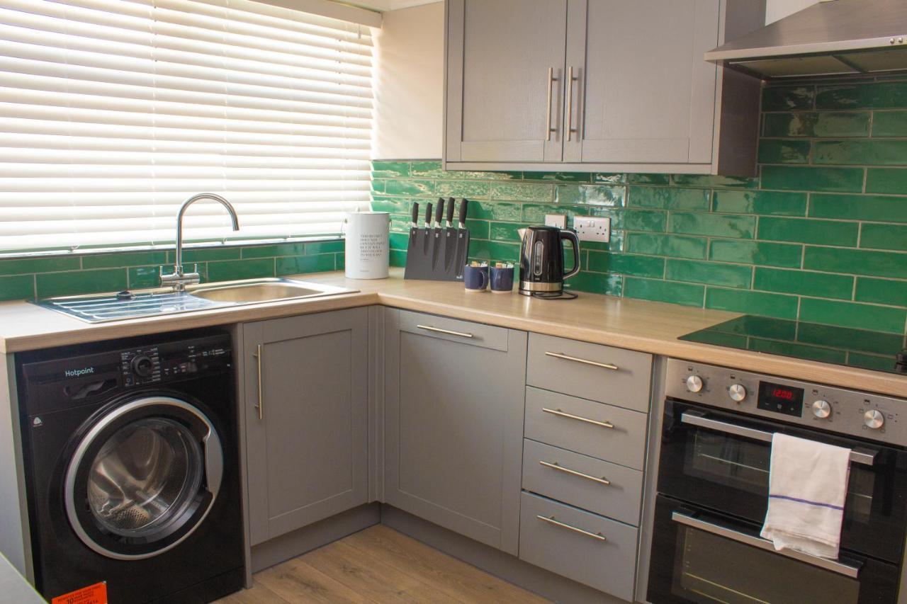 Cosy 3Bed Bungalow In West Kirby, Free Parking Frankby ภายนอก รูปภาพ