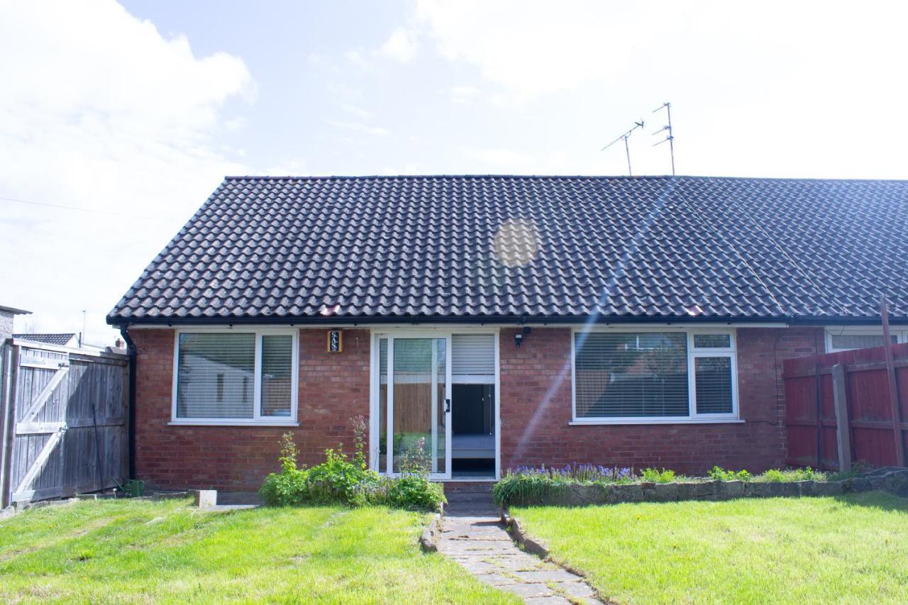 Cosy 3Bed Bungalow In West Kirby, Free Parking Frankby ภายนอก รูปภาพ