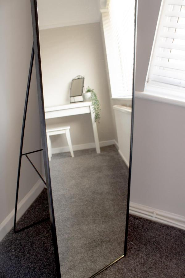 Cosy 3Bed Bungalow In West Kirby, Free Parking Frankby ภายนอก รูปภาพ