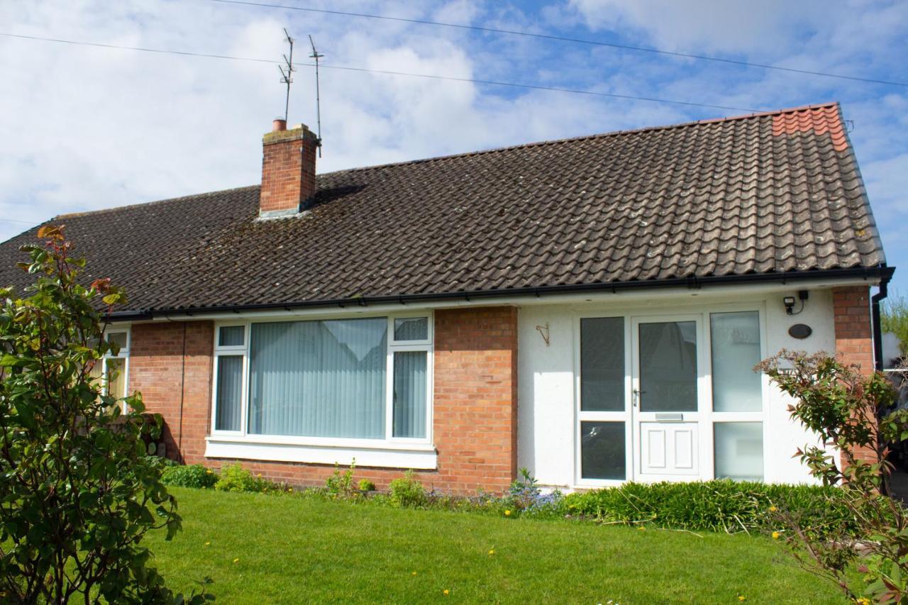 Cosy 3Bed Bungalow In West Kirby, Free Parking Frankby ภายนอก รูปภาพ