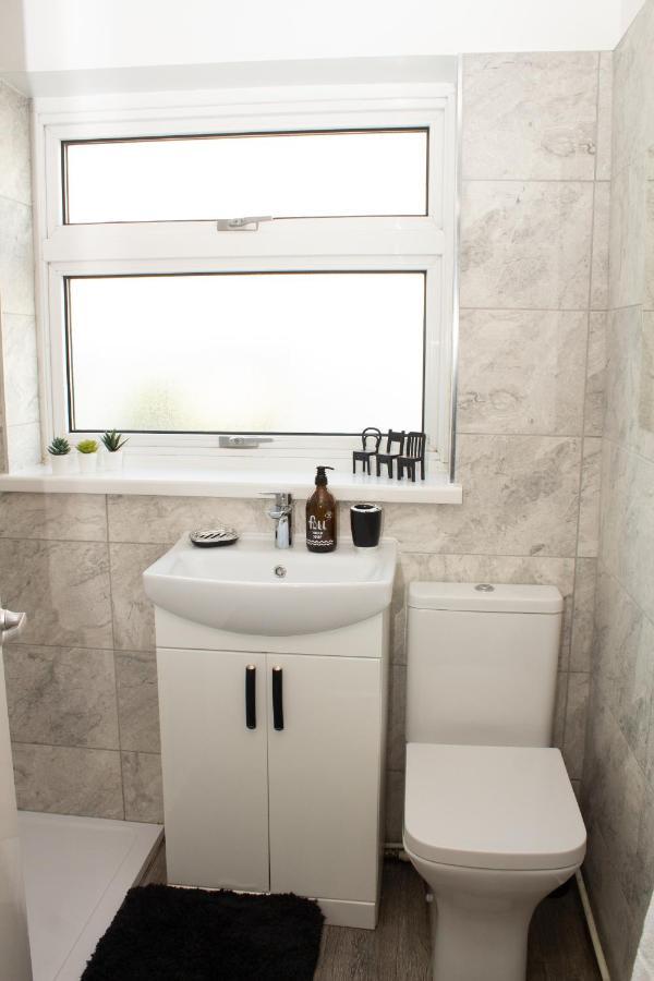 Cosy 3Bed Bungalow In West Kirby, Free Parking Frankby ภายนอก รูปภาพ